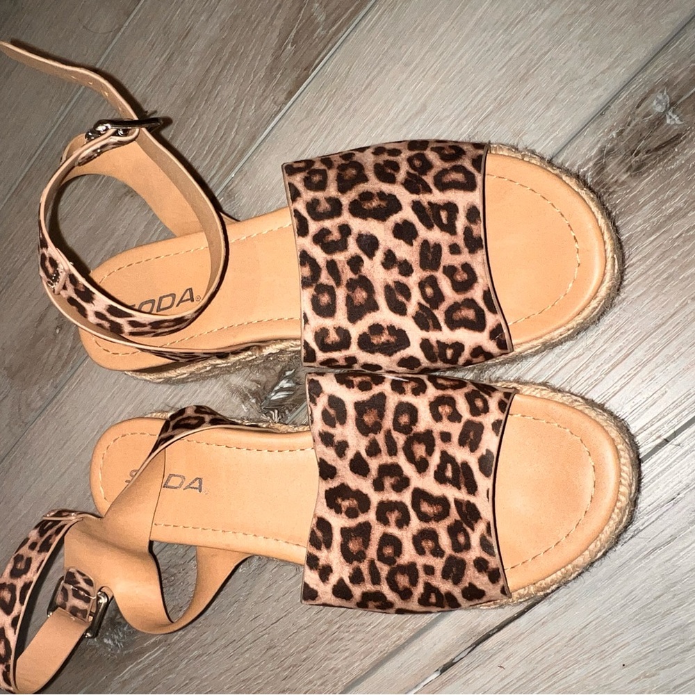 Leopard sandals